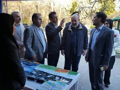 بازدید مسئولان از غرفه مرکز علوم و ستاره شناسی تهران