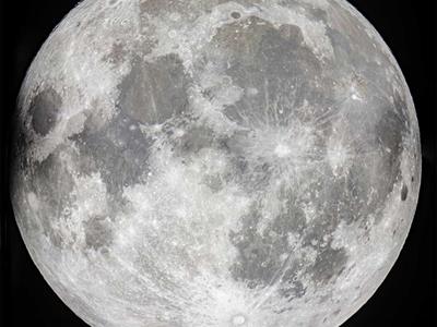 رصد ماه کامل با حضور علاقمندان به نجوم، در مرکز علوم و ستاره شناسی تهران انجام شد.