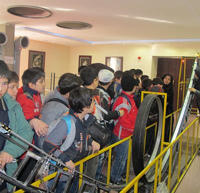 حضور دانش آموزان دبستان پسرانه فضیلت تهران در مرکز علوم و ستاره شناسی تهران