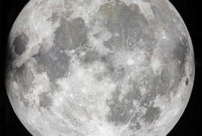 رصد ماه کامل با حضور علاقمندان به نجوم، در مرکز علوم و ستاره شناسی تهران انجام شد.