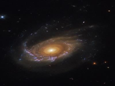 کهکشان عروس دریایی JW39 از دریچه ی تلسکوپ فضایی هابل NASA/ESA