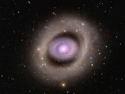 کهکشان دو حلقه‌ای  M94