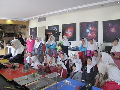 284نفر از دانش آموزان مناطق 1،2،4 و11از مرکز علوم و ستاره شناسی تهران بازدید کردند