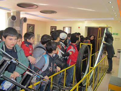 حضور دانش آموزان دبستان پسرانه فضیلت تهران در مرکز علوم و ستاره شناسی تهران