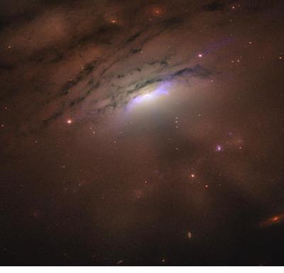 اشعه های روشن و سایه های تاریک در یک کهکشان نزدیک
