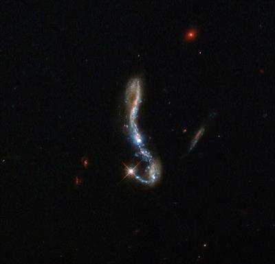 تلسکوپ هابل در انفجار ستاره کهکشان نزدیکمان نور و گرد و غبار مشاهده کرد