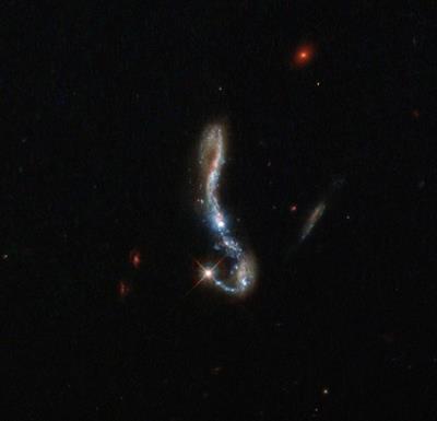  مشاهده نور ، گرد و غبار تلسکوپ هابل در انفجار ستاره ای نزدیک کهکشان ما