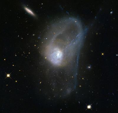 هابل تحول کهکشانها را به طور حرکت آهسته رصد می نماید