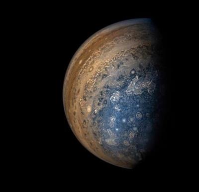 نمایی حیرت‌انگیز از سیاره‌ای غول‌آسا