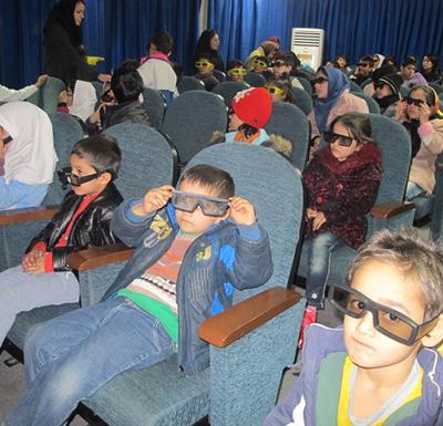 کودکان کار به مرکز علوم و ستاره شناسی تهران آمدند.